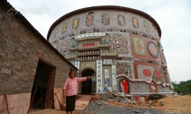 Cụ bà 86 tuổi chi 21 tỉ đồng xây cung điện gốm sứ