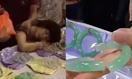 Nữ du khách ngất tại chỗ vì lỡ tay làm vỡ vòng đá tiền tỉ