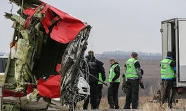 Hiện trường vụ tai nạn MH17. Ảnh: Tass