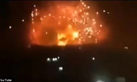 Hình ảnh ghi lại các vụ nổ lớn ở Hama và Aleppo. Ảnh: Youtube