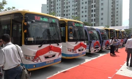 Việc đưa vào sử dụng xe buýt sẽ thay đổi thói quen sử dụng phương tiện cá nhân, giảm thiểu ùn tắc giao thông.