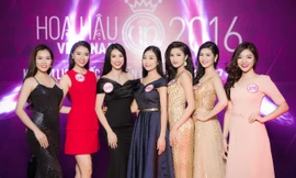 Người đẹp HHVN dự dạ tiệc bên hồ bơi