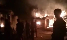 Nghịch tử mua xăng về đốt nhà bố mẹ… nghi do thua cá độ