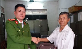 Công an huyện Kỳ Sơn trao trả tài sản cho người bị hại