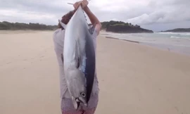 Lạ lẫm kĩ thuật câu cá bằng… camera bay