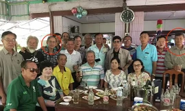 Ông Suthat (khoanh đỏ bên phải) và ông Thanapat (khonh đỏ bên trái). Ảnh: Daily Mail