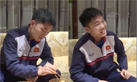 Xuân Trường trổ tài gắp bóng bàn bằng đũa trước chung kết