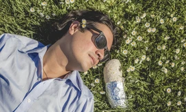 Chàng trai trẻ chụp ảnh cưới cực ‘độc’ với bánh burrito