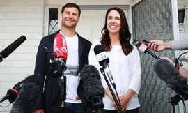 Bà Jacinda Ardern – Thủ tướng New Zealand và bạn trai Clarke Gayford. Ảnh: Pop Sugar