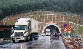 Ngoại trừ các hộ dân bị ảnh hưởng được đề xuất miễn giảm phí, rất nhiều trường hợp lại được hưởng lợi lớn do đi qua hầm Phước Tượng, Phú Gia mà không vướng trạm thu phí. Ảnh: N.Linh