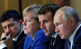 Từ phải sang: Tổng thống Nga Vladimir Putin, Tổng thống Pháp Emmanuel Macron, Thủ tướng Đức Angela Merkel và Tổng thống Ukraine Volodymyr Zelensky. Ảnh: Reuters