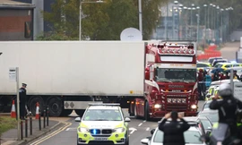 Chiếc xe container chở 39 thi thể người Việt Nam được phát hiện hôm 23/10 ở hạt Essex (Anh). Ảnh: PA