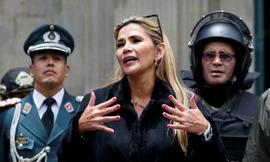 Tổng thống Bolivia lâm thời - bà Jeanine Anez. Ảnh: Reuters