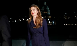 Bà Hope Hicks ra về sau buổi điều trần kín tại Uỷ ban Tình báo Hạ viện. Ảnh: Reuters