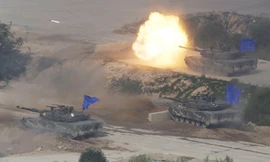 Xe tăng của Hàn Quốc nã đạn trong một cuộc diễn tập. Ảnh: AP