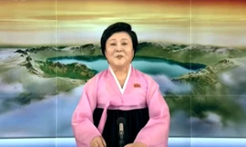 Bà Ri Chun Hee xuất hiện trong bản tin về chuyến thăm Singapore của ông Kim Jong-un. 