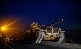 Mục kích khí tài Thổ Nhĩ Kỳ rầm rập qua biên giới Syria