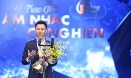 Phát biểu tại lễ trao giải Cống Hiến, Dương Cầm cảm ơn cả những “anti-fan” vì đã “gây cản trở” giúp anh tiến bộ- Ảnh: BTC Cống Hiến