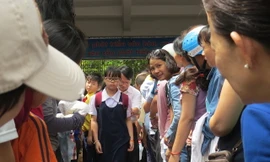 Tỷ lệ chọi vào trường Chuyên Trần Đại Nghĩa TPHCM luôn ở mức rất cao (thí sinh căng thẳng tham dự khảo sát năng lực tiếng Anh vào lớp 6 trường Trần Địa Nghĩa 2015).