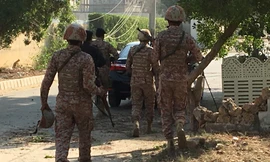 Bên ngoài trung tâm thương mại nơi xảy ra vụ xả súng. Ảnh: Twitter