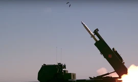 Thủy quân lục chiến Mỹ lần đầu phóng ‘hỏa thần’ HIMARS trên biển