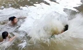 Tìm được 2 thi thể học sinh bị nước cuốn trôi ở Quảng Ngãi