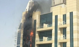 Dubai: Chung cư 75 tầng bốc cháy như đuốc giữa trời