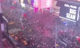 Quảng trường Thời đại hỗn loạn, dân Mỹ chạy trối chết vì nghi xả súng