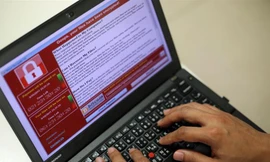 Virus WannaCry hoạt động bằng cách mã hóa các dữ liệu trong máy tính của nạn nhân và yêu cầu nạn nhân phải trả tiền thì mới có thể truy cập dữ liệu trở lại. Ảnh: EPA