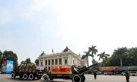 Linh xa đưa linh cữu nguyên Tổng Bí thư Đỗ Mười qua các phố Hà Nội