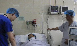 Nam thanh niên bị đâm đứt rời động mạch cổ đã được các BS Bệnh viện E Trung ương cứu sống