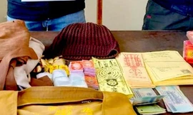 Tạm giữ hai 'thầy cúng' giải vong thu phí 16 triệu đồng
