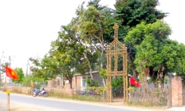 Người dân vây bắt đối tượng vác dao xông vào buổi lễ chém linh mục tử vong