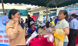 Nhiều giáo viên, cán bộ thôn thi tốt nghiệp THPT