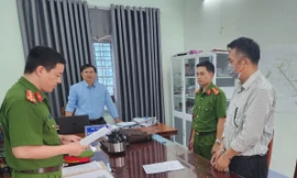 Đề nghị xử lý nguyên chủ tịch xã ký xác nhận hộ khẩu thường trú trái quy định cho đối tượng lừa đảo