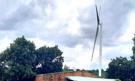 Huyện yêu cầu dừng, doanh nghiệp vẫn chạy thử nghiệm 14 trụ điện gió 