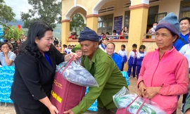 Những phần quà ấm áp mùa đông tặng học sinh, gia đình khó khăn ở Gia Lai