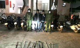 Các đối tượng cùng hung khí bị thu giữ. Ảnh: Cảnh sát 113