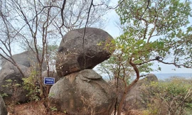 Cận cảnh 'núi thần Chư Tao Yang' được Vua Lửa chọn làm lễ cầu mưa