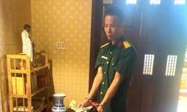 Đại uý 'dỏm' vào chùa trộm tiền 