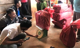 Bắt nhóm đối tượng mang hơn nửa tấn pháo từ biên giới về bán