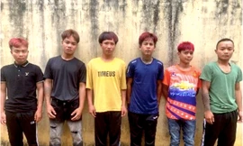 Nhóm đối tượng dùng dao khống chế hai mẹ con, cướp điện thoại