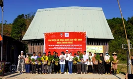 Học viện Âm nhạc Việt Nam tặng 100 nghìn cây thông giống