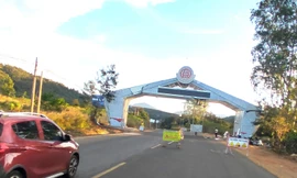 Làm 5 cổng chào không đảm bảo an toàn, TP Kon Tum bị 'tuýt còi'