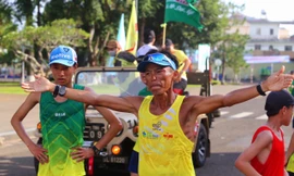 Người 'không phổi' Nguyễn Văn Long cán đích Cà Mau sau hành trình chạy bộ 2.846 km
