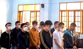 Tuyên án nhóm đối tượng hỗn chiến ở chợ đêm, tìm đến bệnh viện bắt cóc đối thủ 