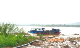 Bị phạt 325 triệu đồng vì hút cát trái phép trên sông Sê San 