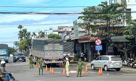 Đi bộ qua đường, người phụ nữ bị ô tô tải cán tử vong