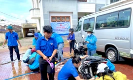 Thanh niên Tây Nguyên rửa xe gây quỹ, tìm nhà trọ cho sĩ tử 