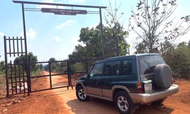 Đường vào đất khu sản xuất bất ngờ bị chặn ngang bởi cổng sắt 'lạ'